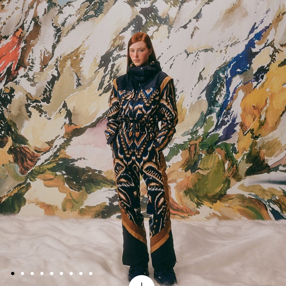 Stylish Black and Gold Skiwear